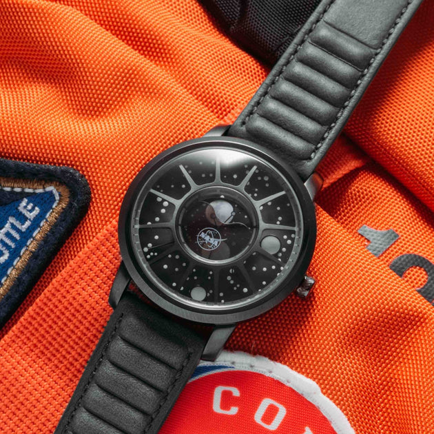 ち*い様 moon スペクトラム・ムーン by Monoli プリズム　ネックレ Xeric NASA Apollo 15 American Moonphase Moondust | Watches.com