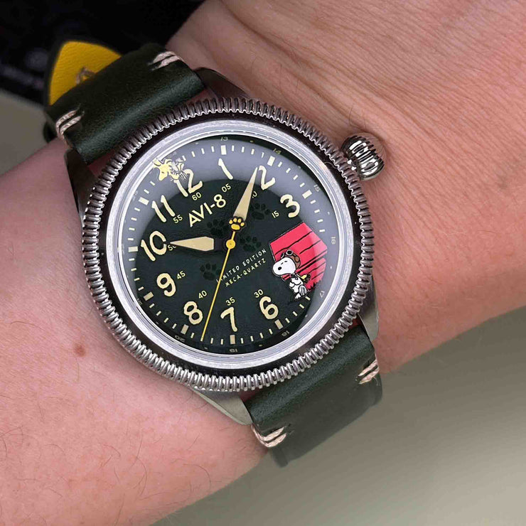 エアウィーヴ AVI-8 Flyboy Airmaster 40 Meca-Quartz Peanuts Snoopy Flying Ace
