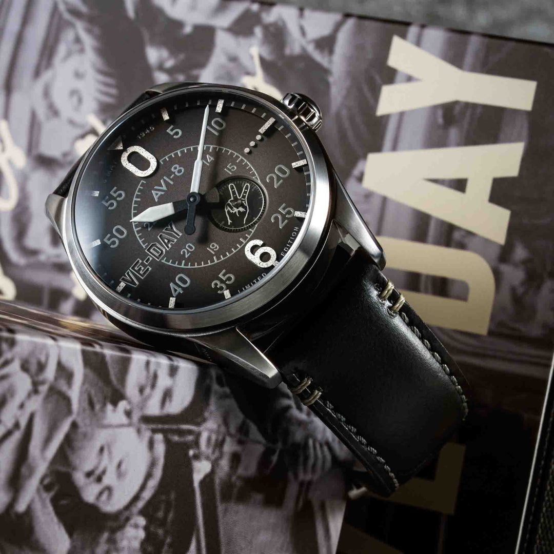 AR88sプロ AVI-8 Spitfire Type 300 Automatic VE-Day 80th Valour Midnight