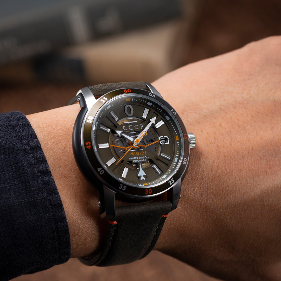ビヨンド・サイレンス('96独) CCCP MIG-21 Automatic Green Limited Edition – Watches.com