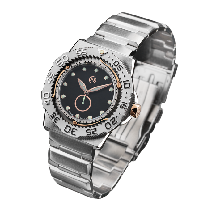 Nove Trident-42 Black angled shot picture