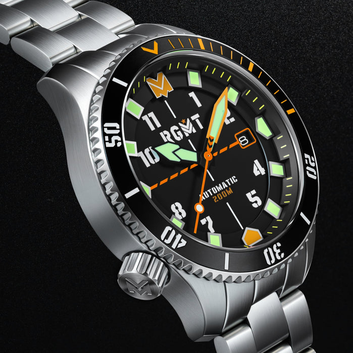 RGMT Recon Diver Automatic Black angled shot picture