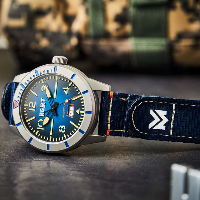RGMT Military 3 Hands Date Dive Blue angled shot picture