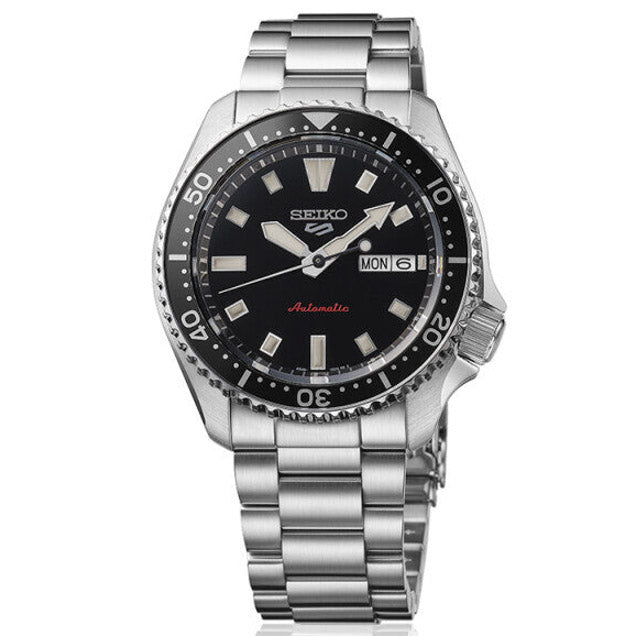 Seiko 5 Sports SKX Automatic Black SS angled shot picture