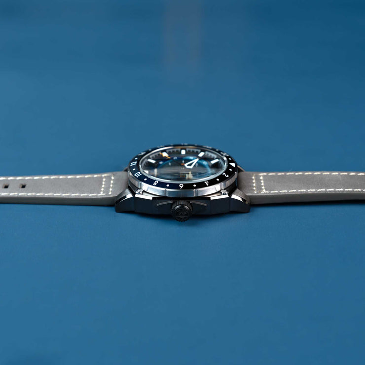 AVI-8 Hawker Hunter Atlas GMT Automatic Mist Grey