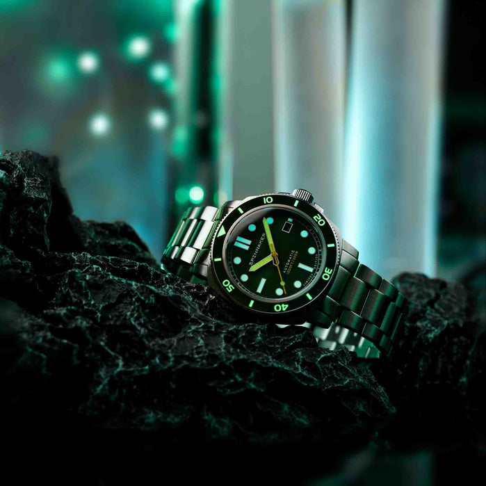 Spinnaker Hull Pearl Diver Automatic Emerald Limited Edition angled shot picture