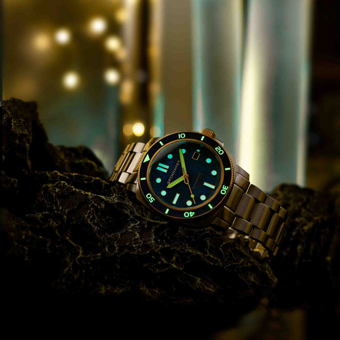 Spinnaker Hull Pearl Diver Automatic Twilight Limited Edition angled shot picture