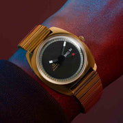 Timex Q 1975 Enigma 37mm Black Gold SS