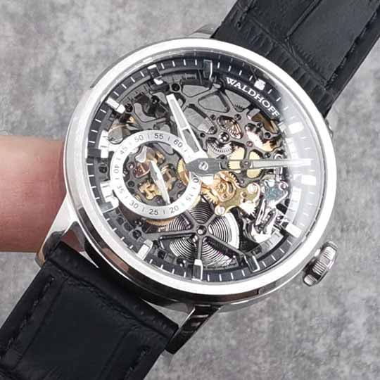 Manufaktur Waldhoff Pioneer Automatic Obsidian – Watches.com