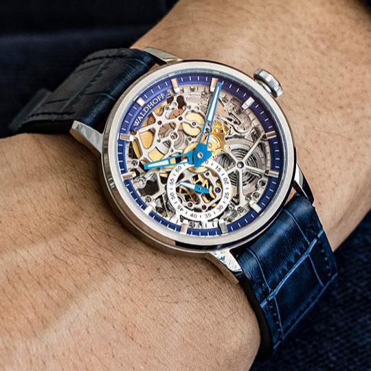 Manufaktur Waldhoff Pioneer Automatic Royal Blue – Watches.com