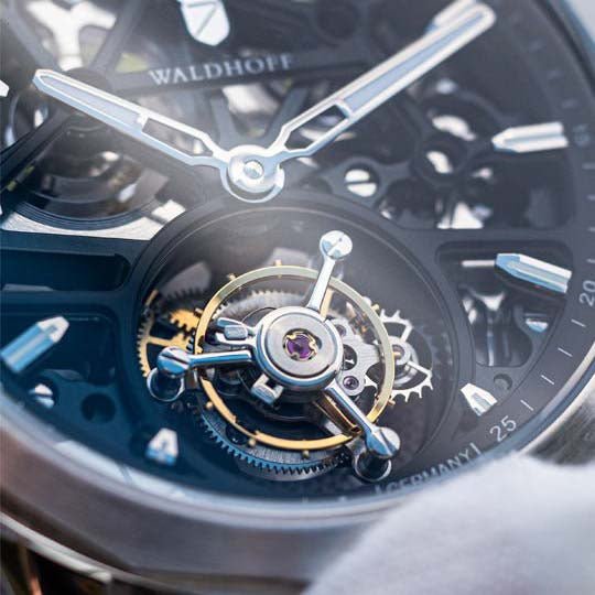 Manufaktur Waldhoff Vanguard V8 Tourbillon Dark Slate – Watches.com