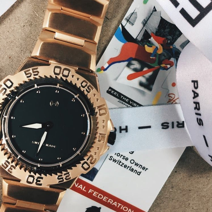 Nove Trident E008-02 angled shot picture