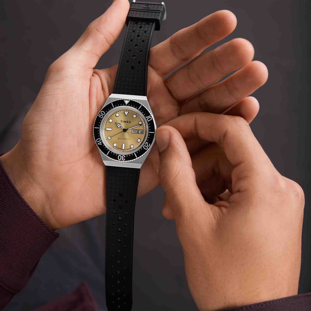 Timex Q Automatisch 40 mm herenhorloge - roestvrij staal, band van synthetisch rubber, champagne wijzerplaat, roestvrijstalen kast, TW2W47600 Timex Q Automatisch 40 mm herenhorloge - roestvrij staal, band van synthetisch rubber, champagne wijzerplaat, roestvrijstalen kast, TW2W47600