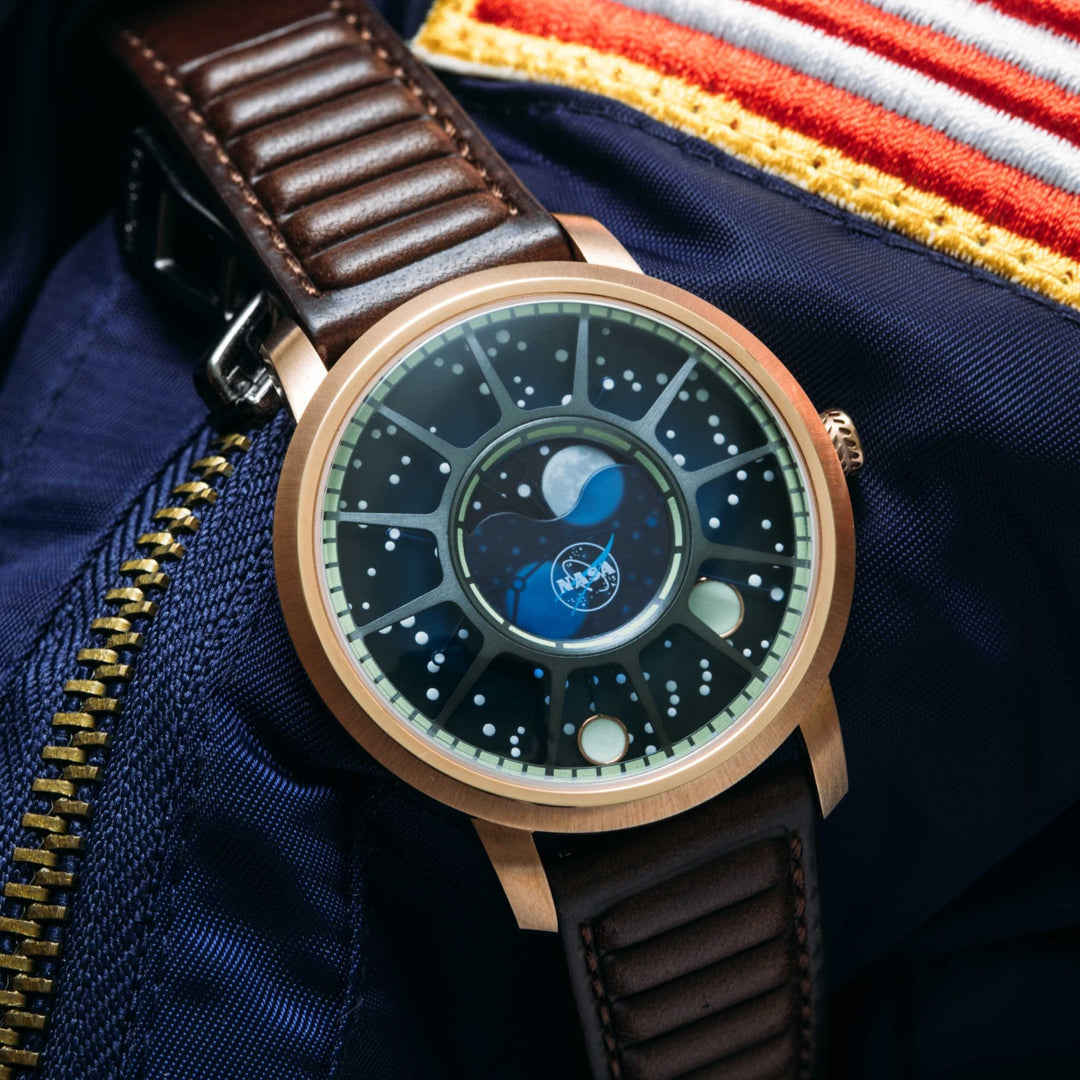 ピカ宙 Xeric NASA Apollo 15 American Moonphase Helix Nebula | Watches.com