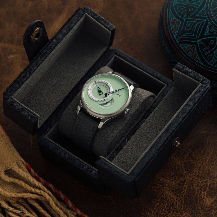 Xeric Regulator Automatic Vintage Mint angled shot picture