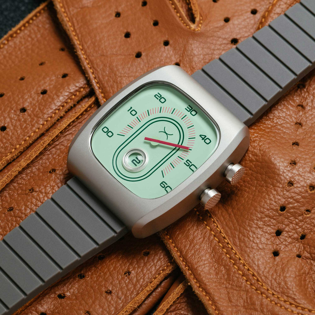 【Ricco】 Xeric Retroscope Jump Hour Mint Ruby | Watches.com