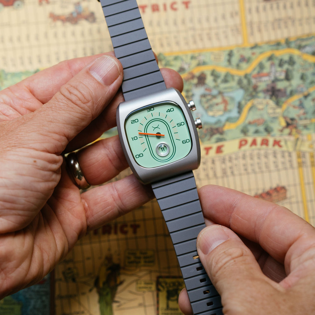 Retroscope Jump Hour Vintage Mint | Xeric.com – Watches.com