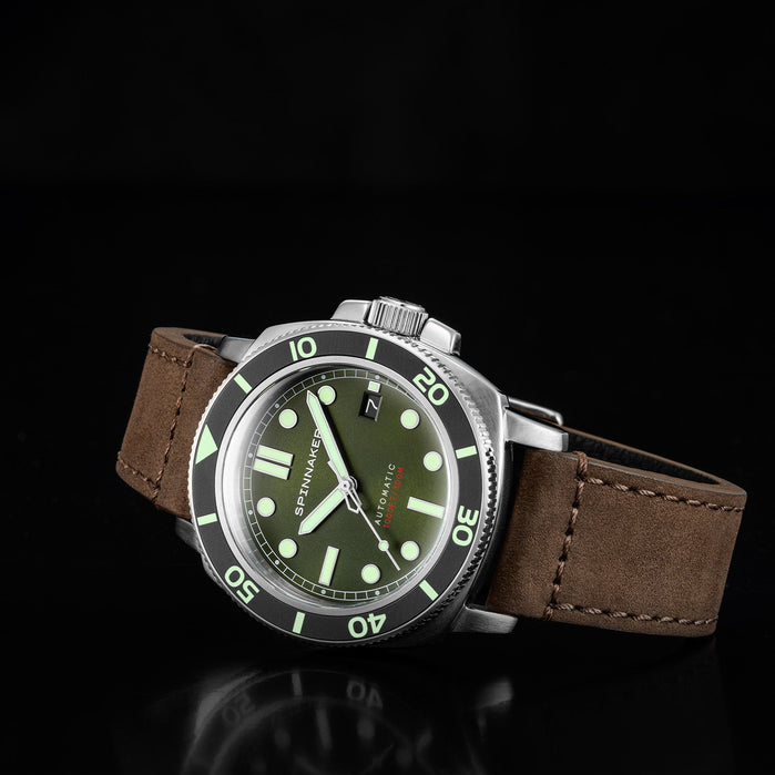 Spinnaker Hull Automatic Alligator Green angled shot picture